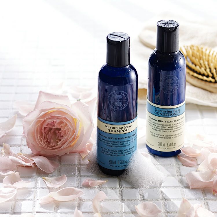 Nurturing Rose シャンプー・コンディショナーセット ローズヘアケアセット | ニールズヤード レメディーズ 公式オンライン